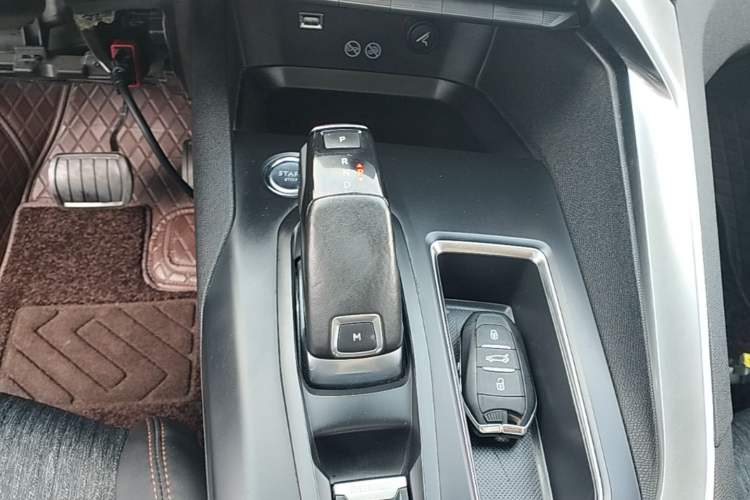 Used Peugeot 4008 2017 350THP Elite Edition Gear Lever