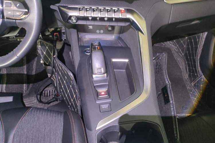 Used Peugeot 4008 2017 350THP Elite Edition Gear Lever