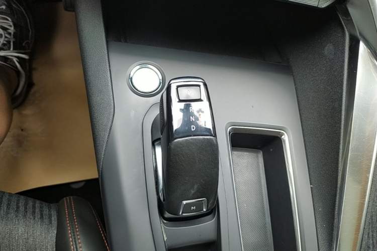 Used Peugeot 4008 2017 350THP Elite Edition Gear Lever