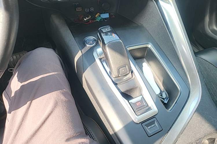 Used Peugeot 4008 2017 350THP Elite Edition Gear Lever
