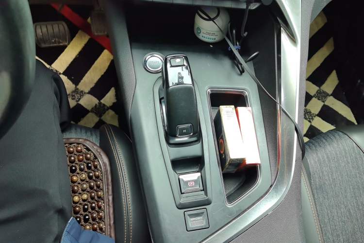 Used Peugeot 4008 2017 380THP Elite Edition Gear Lever