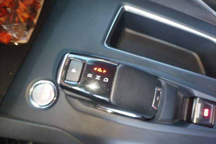 Used Peugeot 4008 2017 350THP Elite Edition Gear Lever