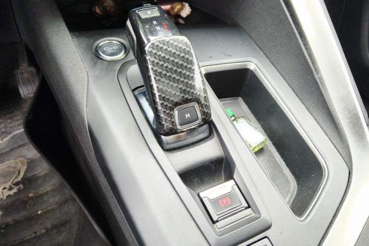 Used Peugeot 4008 2017 350THP Elite Edition Gear Lever
