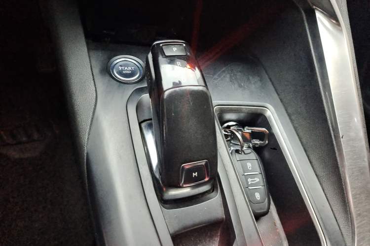 Used Peugeot 4008 2017 350THP Elite Edition Gear Lever