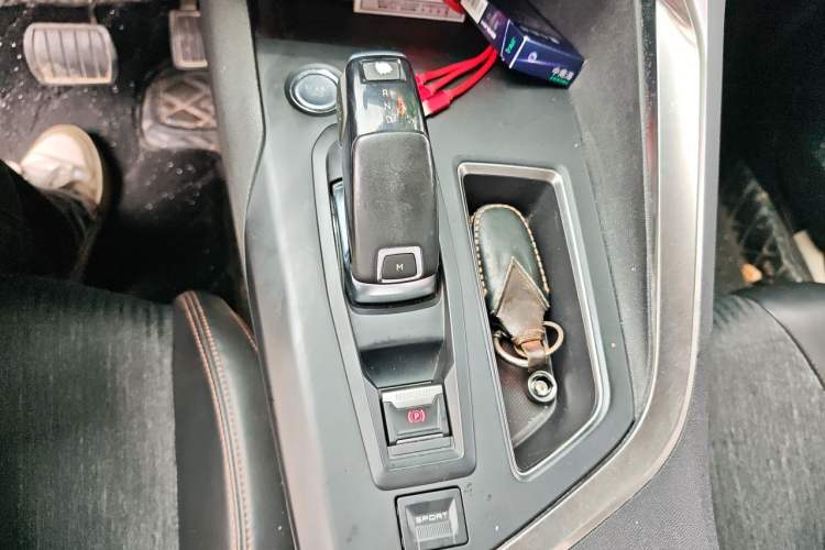 Used Peugeot 4008 2017 350THP Elite Edition Gear Lever