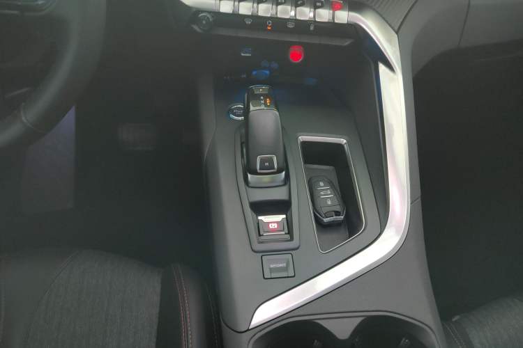 Used Peugeot 4008 2017 350THP Elite Edition Gear Lever