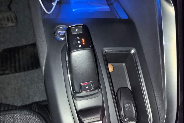Used Peugeot 4008 2017 350THP Elite Edition Gear Lever