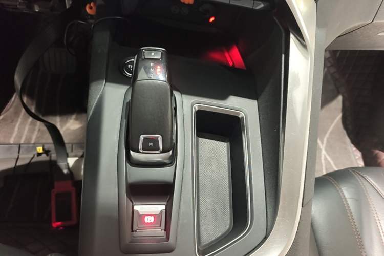 Used Peugeot 4008 2017 350THP Elite Edition Gear Lever