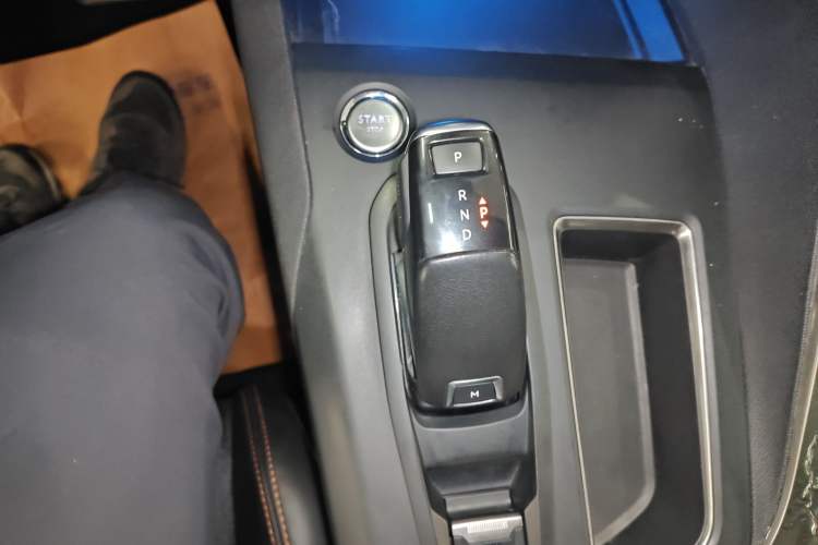 Used Peugeot 4008 2017 350THP Elite Edition Gear Lever