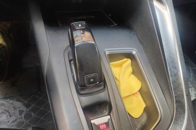 Used Peugeot 4008 2017 350THP Comfort Edition Gear Lever