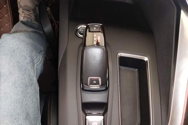 Used Peugeot 4008 2017 350THP Elite Edition Gear Lever
