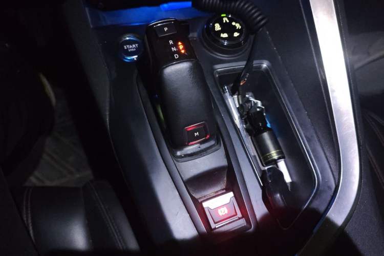 Used Peugeot 4008 2017 350THP Elite Edition Gear Lever