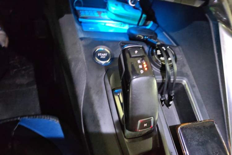 Used Peugeot 4008 2017 350THP Luxury Edition Gear Lever
