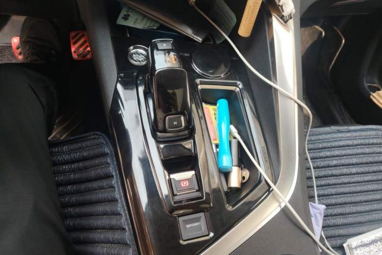 Used Peugeot 4008 2017 350THP Elite Edition Gear Lever