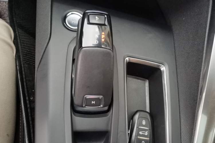 Used Peugeot 4008 2017 350THP Elite Edition Gear Lever