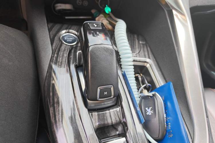 Used Peugeot 4008 2017 350THP Elite Edition Gear Lever