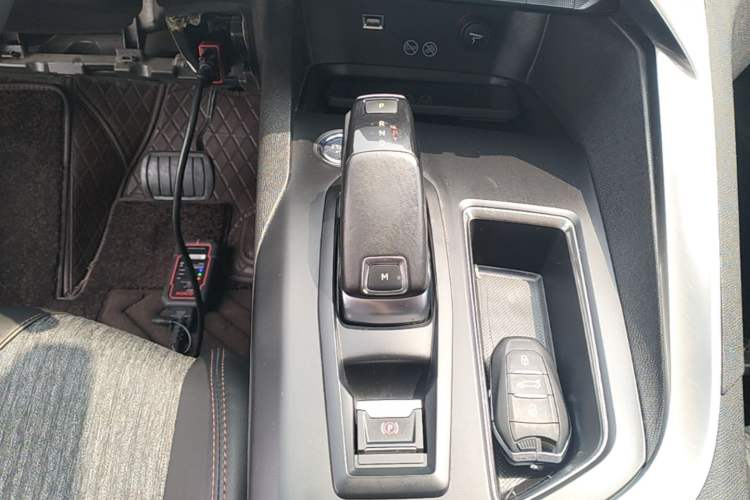 Used Peugeot 4008 2017 350THP Elite Edition Gear Lever