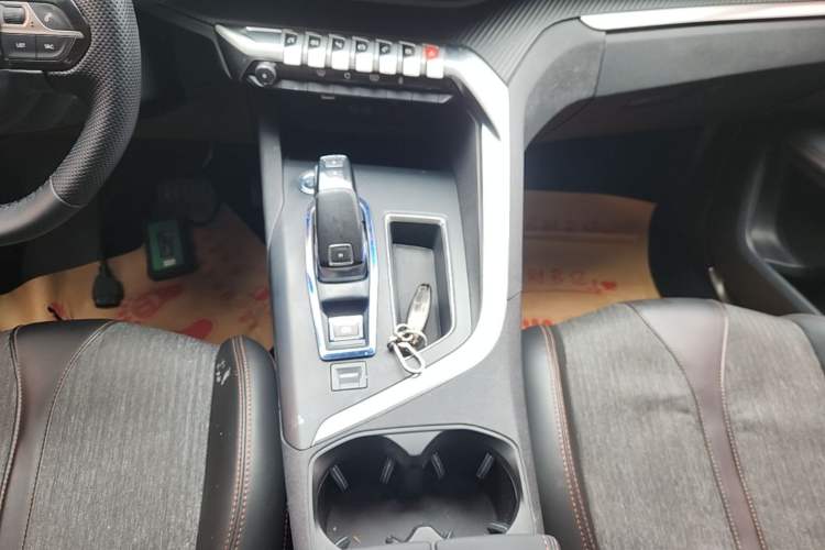 Used Peugeot 4008 2017 350THP Elite Edition Gear Lever