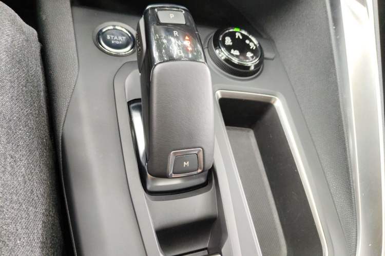 Used Peugeot 4008 2017 350THP Luxury Edition Gear Lever