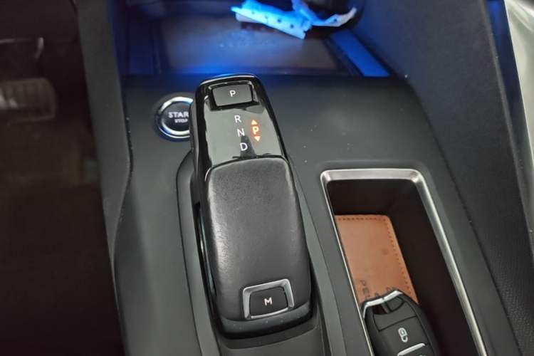 Used Peugeot 4008 2017 350THP Elite Edition Gear Lever