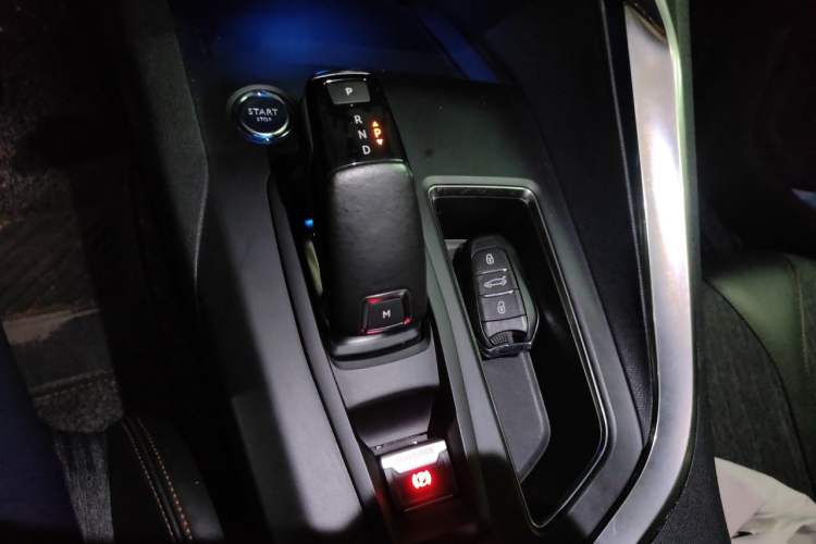 Used Peugeot 4008 2017 350THP Elite Edition Gear Lever