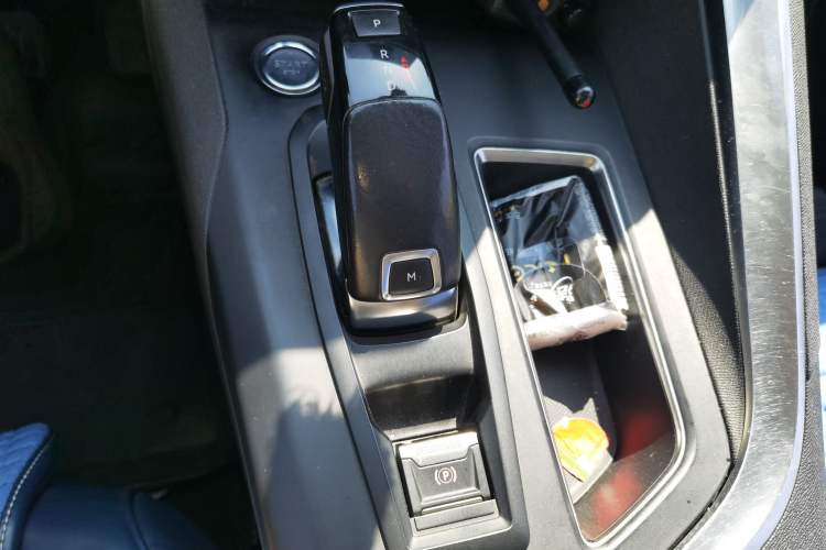 Used Peugeot 4008 2017 350THP Elite Edition Gear Lever