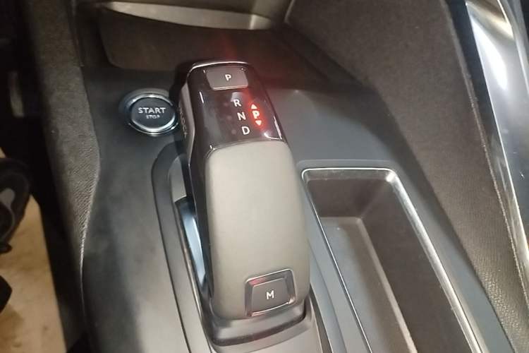 Used Peugeot 4008 2017 350THP Elite Edition Gear Lever