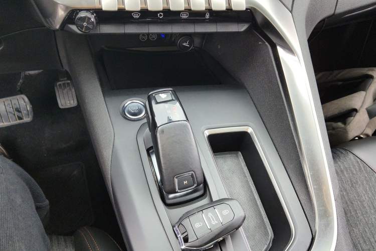 Used Peugeot 4008 2017 350THP Elite Edition Gear Lever