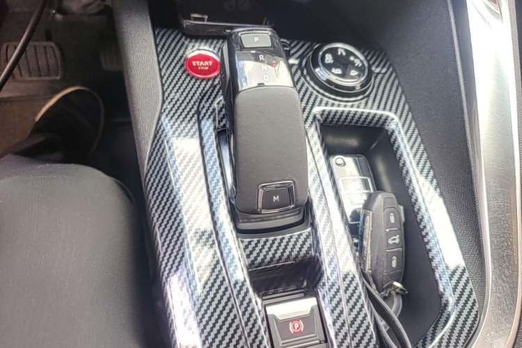 Used Peugeot 4008 2017 350THP Elite Edition Gear Lever