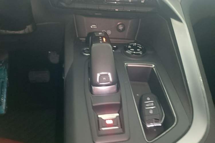 Used Peugeot 4008 2017 380THP Luxury GT Edition Gear Lever