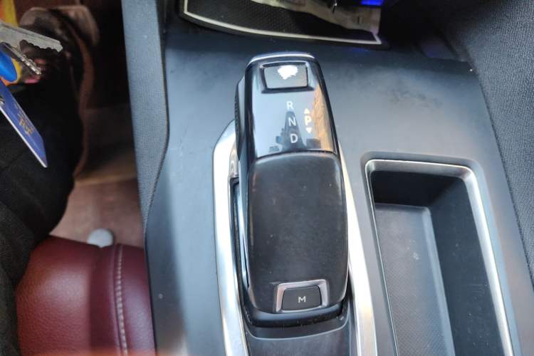Used Peugeot 4008 2017 350THP Comfort Edition Gear Lever