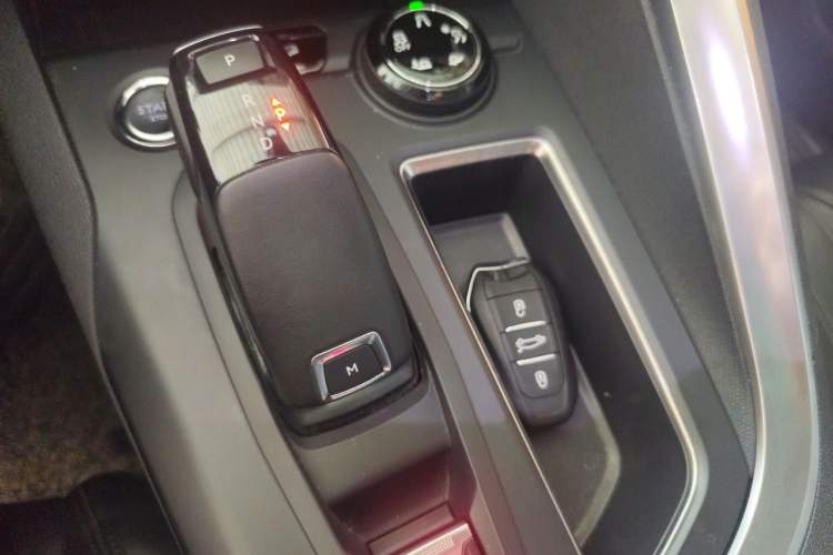Used Peugeot 4008 2017 350THP Luxury Edition Gear Lever
