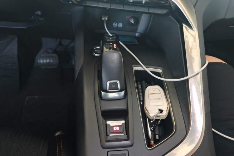 Used Peugeot 4008 2017 350THP Elite Edition Gear Lever