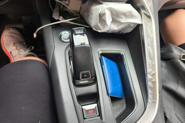 Used Peugeot 4008 2017 350THP Elite Edition Gear Lever
