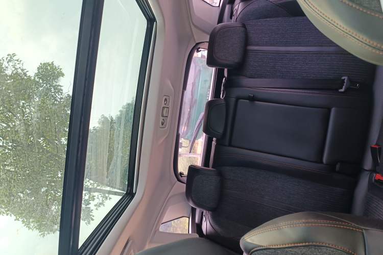 Used Peugeot 4008 2017 350THP Elite Edition Headliner
