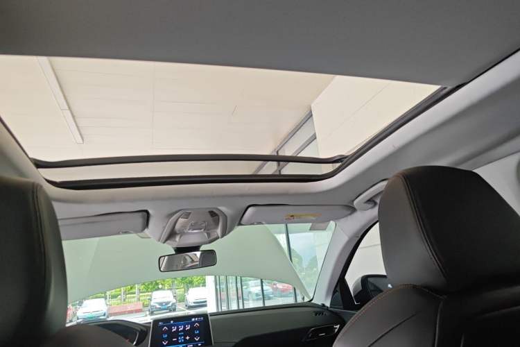 Used Peugeot 4008 2017 350THP Elite Edition Headliner