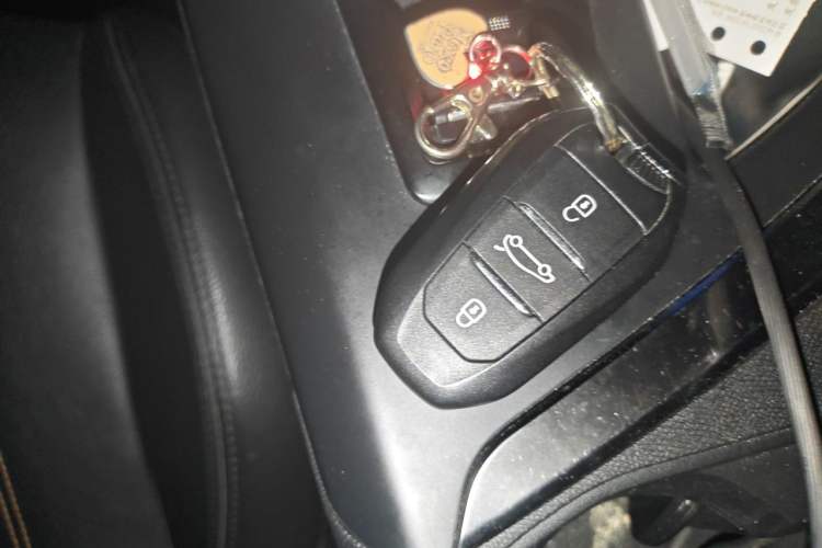 Used Peugeot 4008 2017 350THP Elite Edition Interior 1