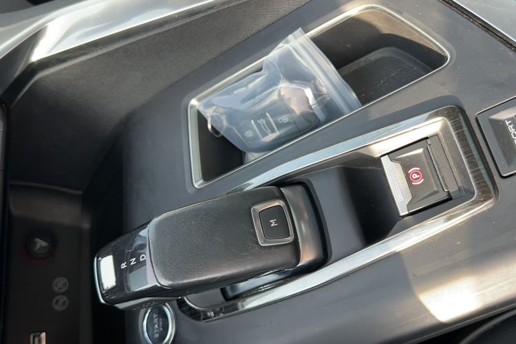 Used Peugeot 4008 2017 350THP Elite Edition Interior 1