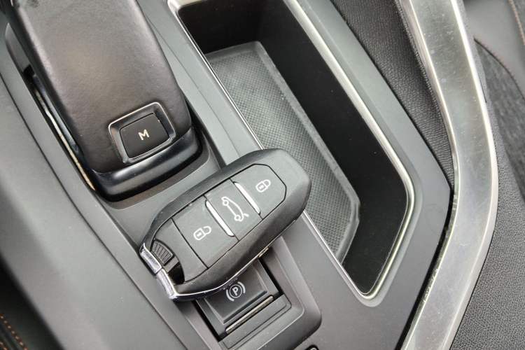 Used Peugeot 4008 2017 350THP Elite Edition Interior 1