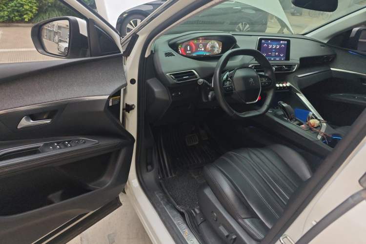 Used Peugeot 4008 2017 350THP Luxury Edition Interior 3