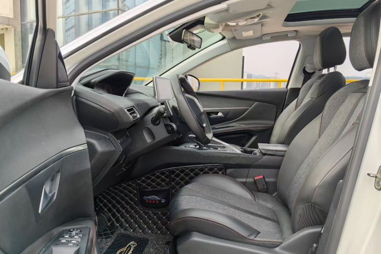 Used Peugeot 4008 2017 350THP Elite Edition Interior 3