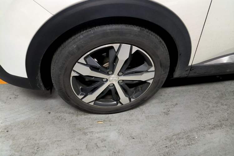 Used Peugeot 4008 2017 350THP Elite Edition Left Front Wheel Hub