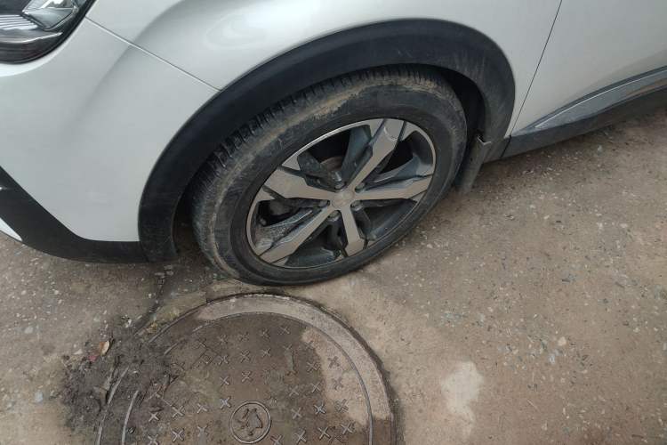 Used Peugeot 4008 2017 350THP Elite Edition Left Front Wheel Hub