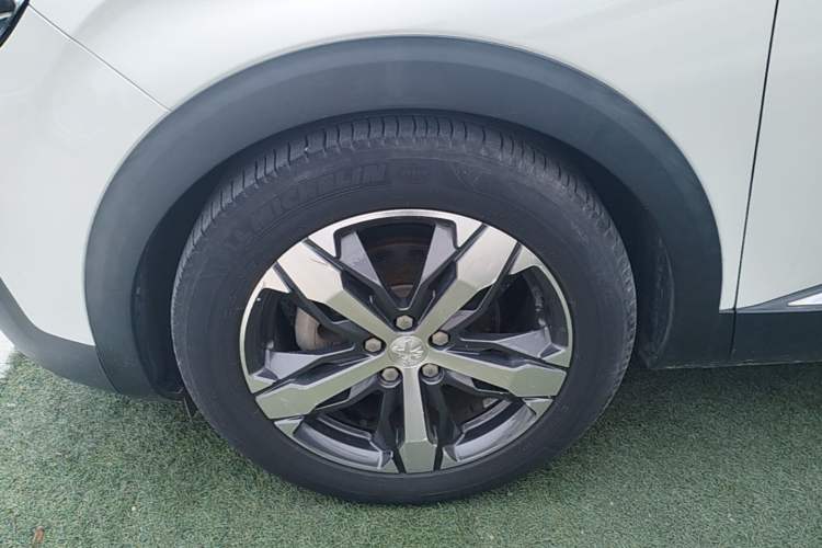 Used Peugeot 4008 2017 350THP Elite Edition Left Front Wheel Hub
