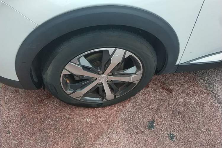 Used Peugeot 4008 2017 350THP Elite Edition Left Front Wheel Hub