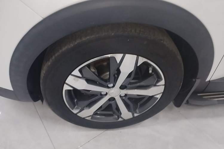 Used Peugeot 4008 2017 350THP Elite Edition Left Front Wheel Hub