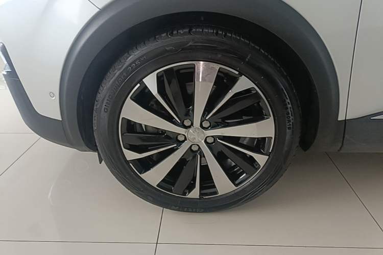 Used Peugeot 4008 2017 380THP Luxury GT Edition Left Front Wheel Hub