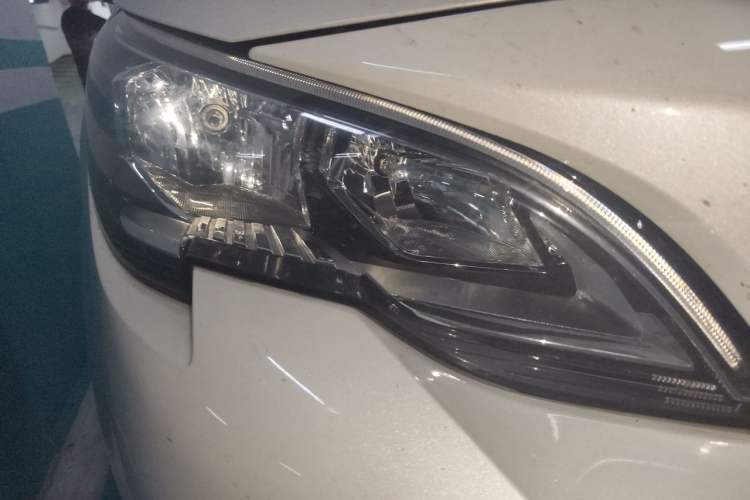 Used Peugeot 4008 2017 350THP Elite Edition Right Front Headlight