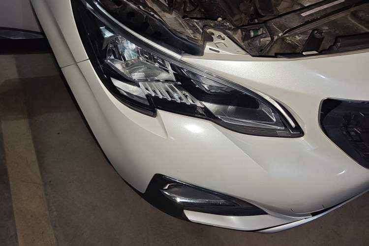 Used Peugeot 4008 2017 350THP Elite Edition Right Front Headlight