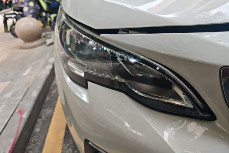 Used Peugeot 4008 2017 350THP Elite Edition Right Front Headlight
